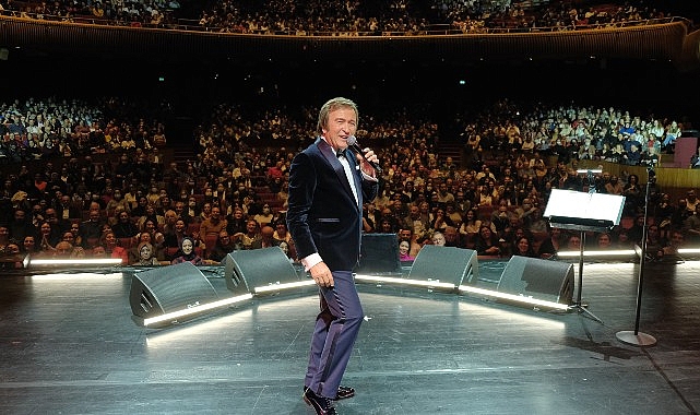 Erol Evgin Şarkılarını &quot;Geleceğin Hekimleri&quot; İçin Söyledi