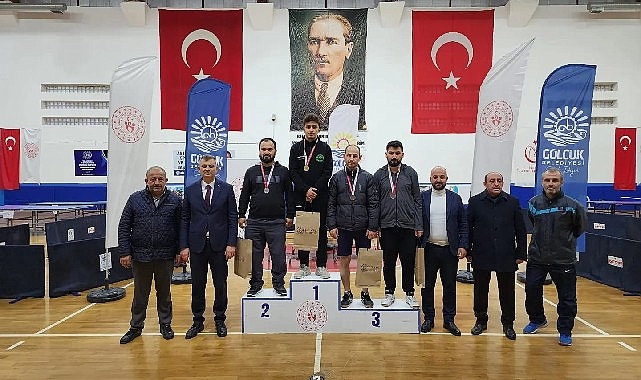 Gölcük'te Masa Tenisinin En İyi Sporsularu Belirlendi