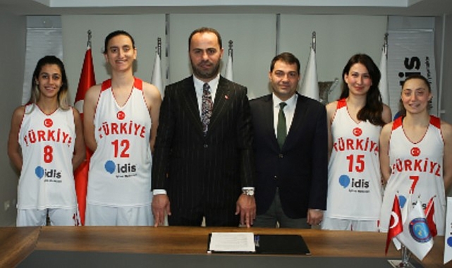 İdis İşitme Merkezleri, İşitme Engelliler Kadın Basketbol Milli Takımı'nın yanında