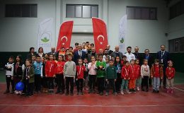 Minik satranççılar ödüllerini aldı