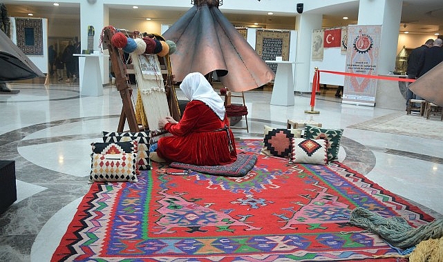 El yapımı Uşak Halıları, Kıbrıs Modern Sanat Müzesi'nde!