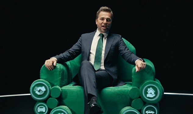 Eminevim'in “koltuk" çıkan" Yetenekli Finansman kampanyası Engin Altan Düzyatan ile yeni reklam filminde