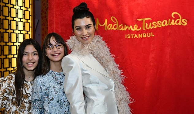 Sinema ve televizyon dünyasının başarılı oyuncusu Tuba Büyüküstün, Madame Tussauds İstanbul'un yıldızlar geçidindeki yerini aldı!