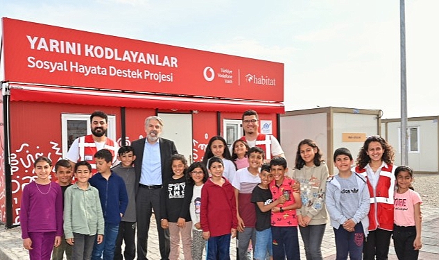 “Yarını Kodlayanlar", Depremzede Çocukları Teknolojinin Gücüyle Hayata Bağlayacak