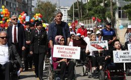 Antalya caddelerinde ENFEST coşkusu