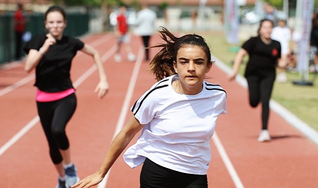 Semra Aksu Atletizm Pisti'nde bayram coşkusu!