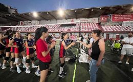 Bayraklı'da voleybol şenliği