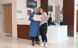55 yaşındaki kadın, sporla bastonunu attı