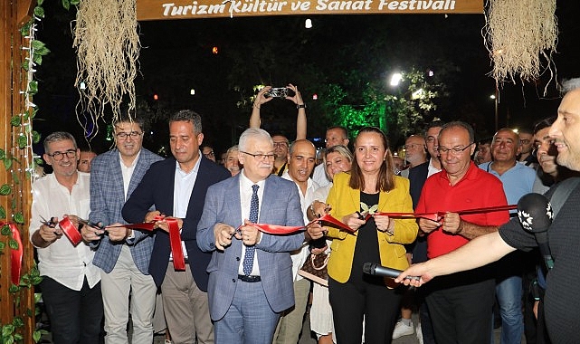 Burhaniye 33.Kültür ve Sanat Festivali Kapılarını Açtı