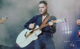 Emir Can İğrek Muhteşem Performansı ile Ayakta Alkışlandı