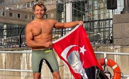 İzmirli Emre'den ABD'de zafer kulacı