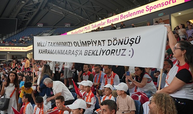 Kahramanmaraşlı çocuklar, Türkiye-Ukrayna Milli Basketbol maçında millileri desteklemek için İstanbul'daydı