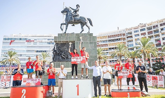 9 Eylül İzmir Yarı Maratonu'nda kurtuluş coşkusu