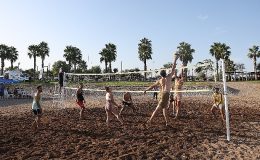 Antalya;da Cumhuriyet'in 100. Yılı coşkusu Plaj Voleybolu Turnuvası ile başladı
