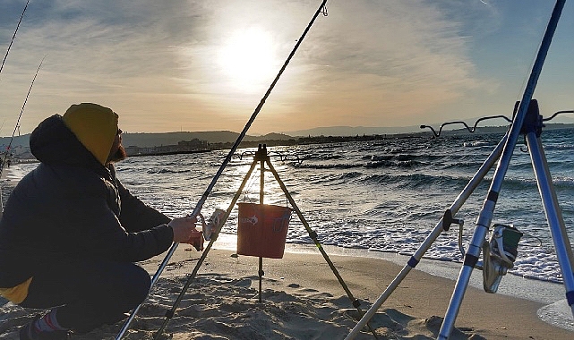 Çeşme'de 4. Surfcasting Balık Turnuvası Başlıyor