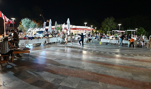 Kemer'de üreten ev hanımları kermesi yapıldı