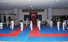 Kemer Belediyesi Karateciler kuşak atladı